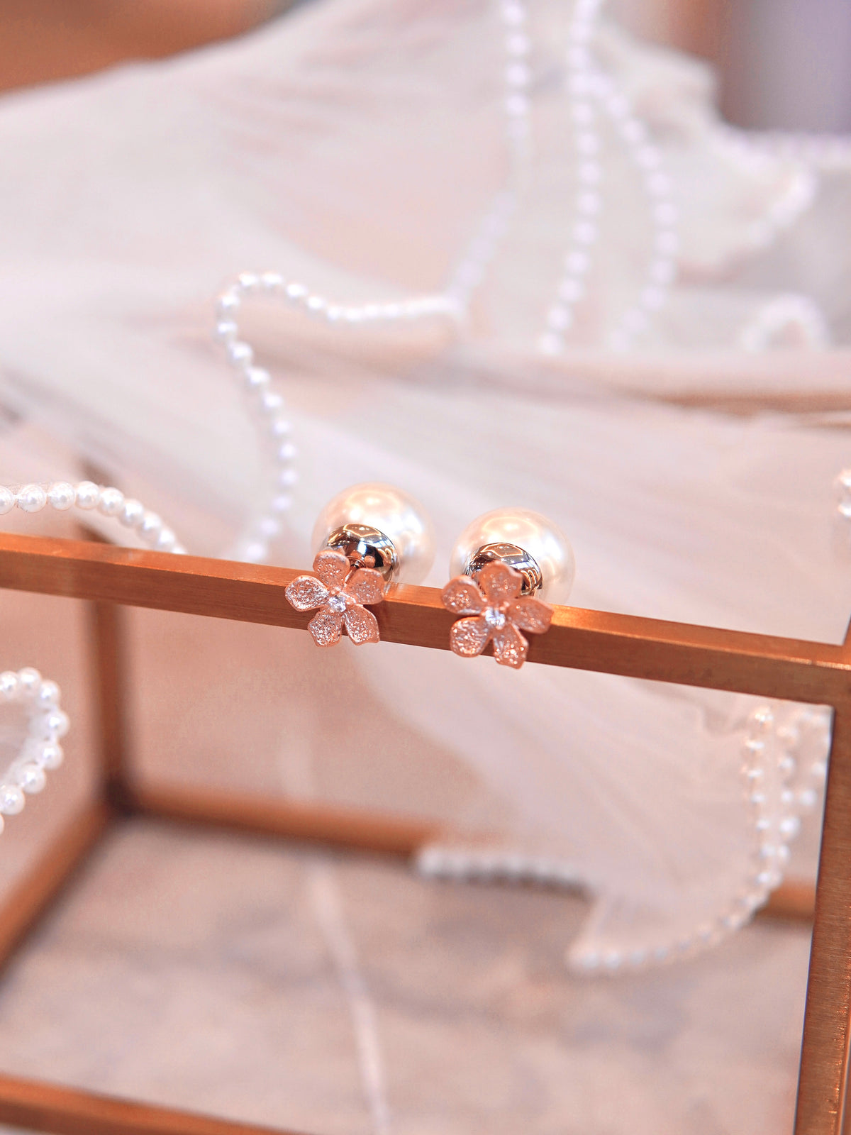 LAFIT · Pearl Garden Delight - Earrings 光澤珍珠精緻小花耳環
