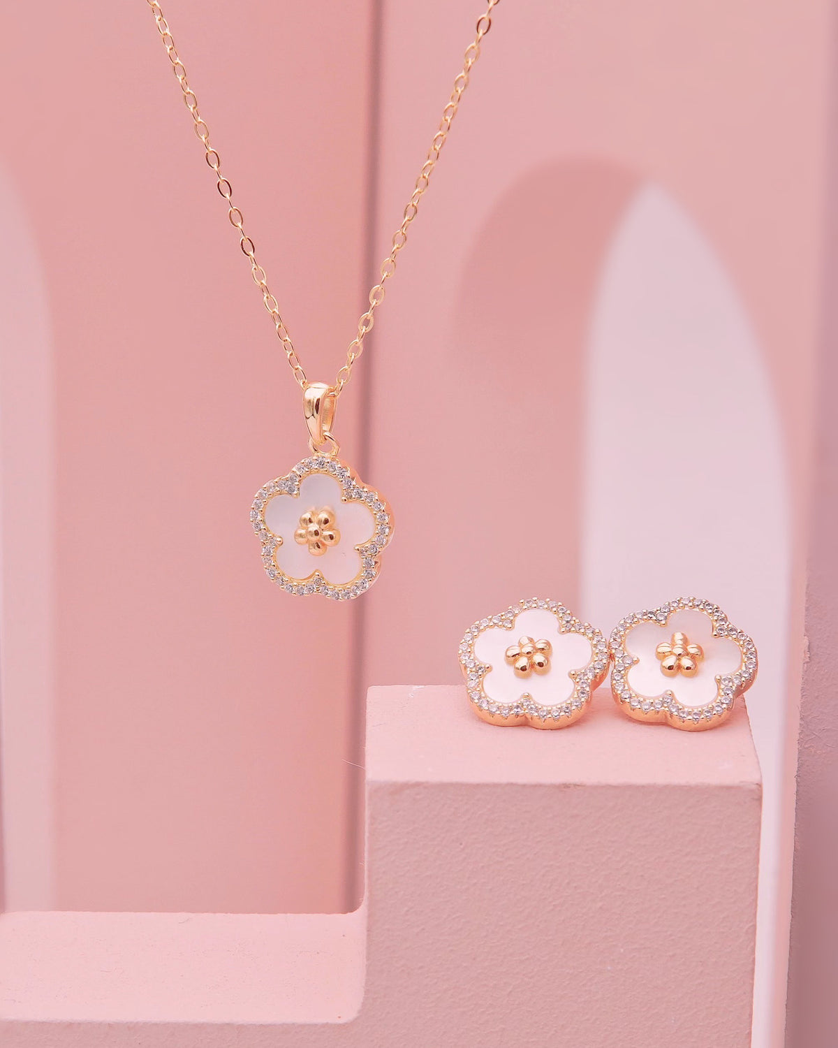 LAFIT· Sakura Fairy - Necklace 櫻花粉光澤貝母花藝頸鏈