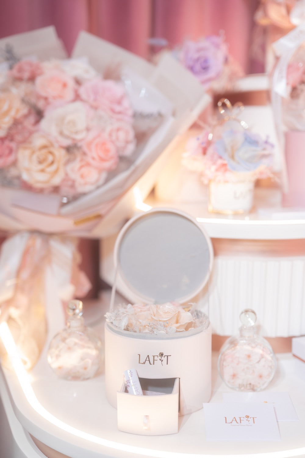 LAFIT 夢幻永生花藝禮盒· Frenchy Rose Box (with lipstick)