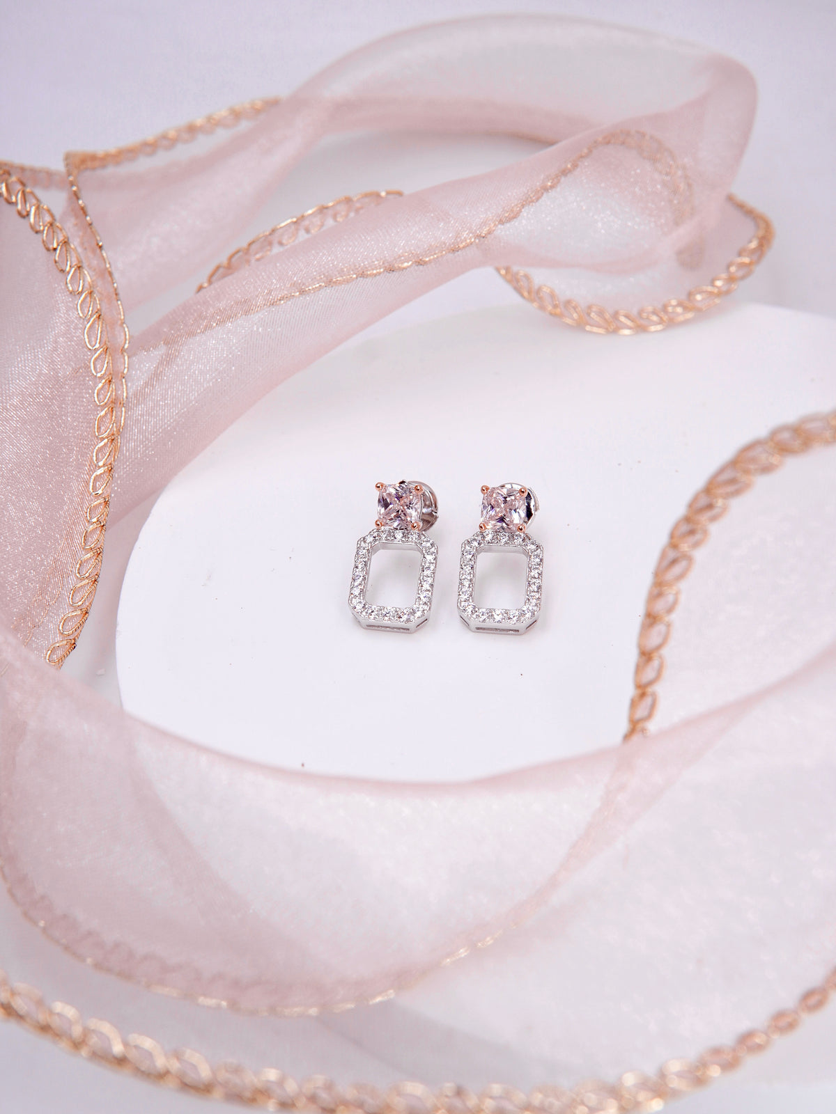LAFIT · Sakura Blush Earrings 櫻花粉鏤空寶石耳環