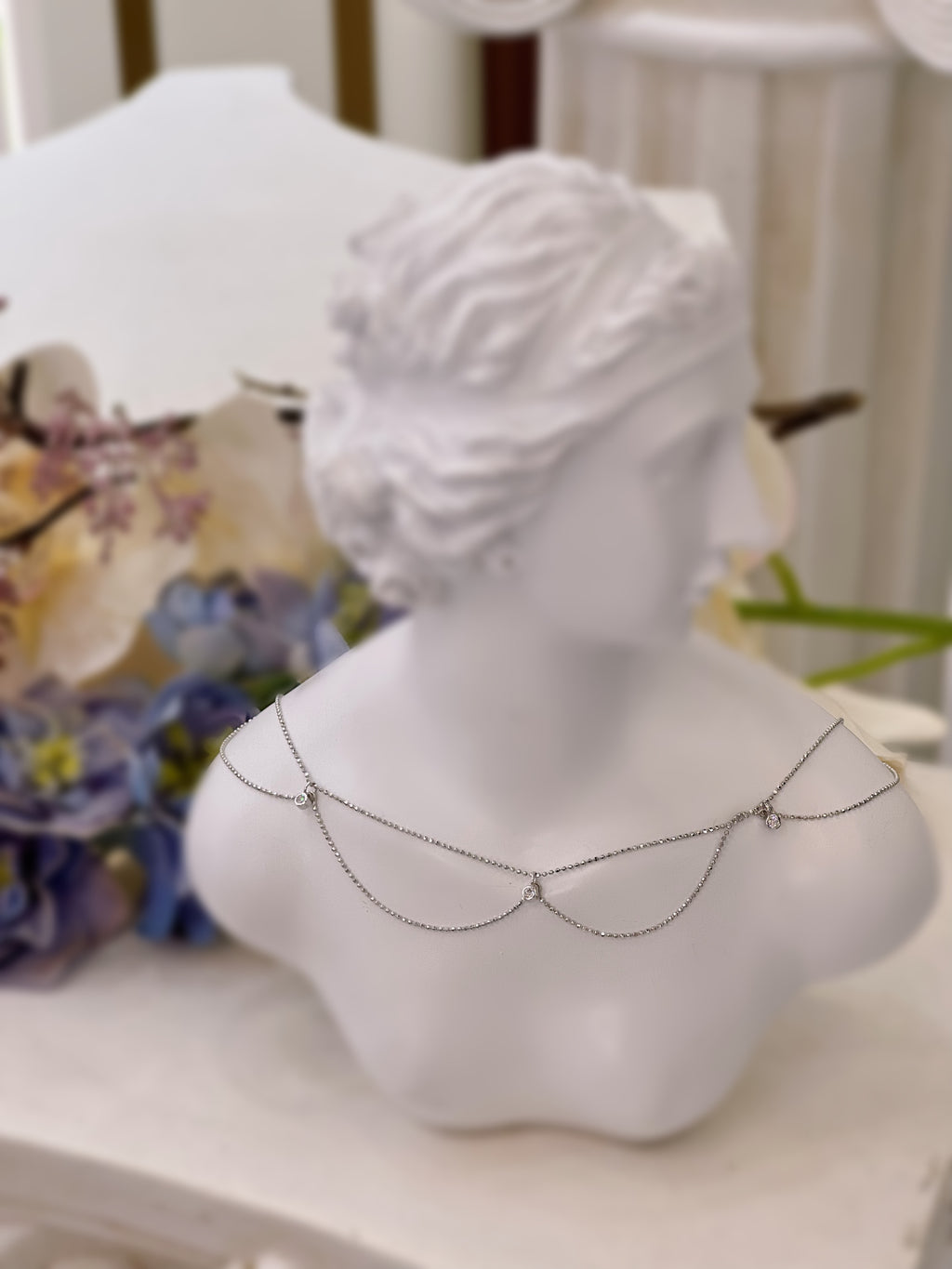 LAFIT· Royal Queen - Necklace 高貴藝術感銀白鏤空頸鏈