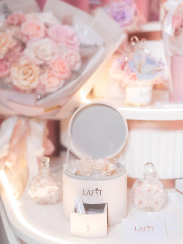 LAFIT 夢幻永生花藝禮盒· Frenchy Rose Box ( with perfume)